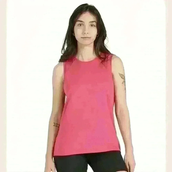 CORY VINES | Women's Pink Flowy Slit Back Athletic Tank Top - Picture 4 of 5